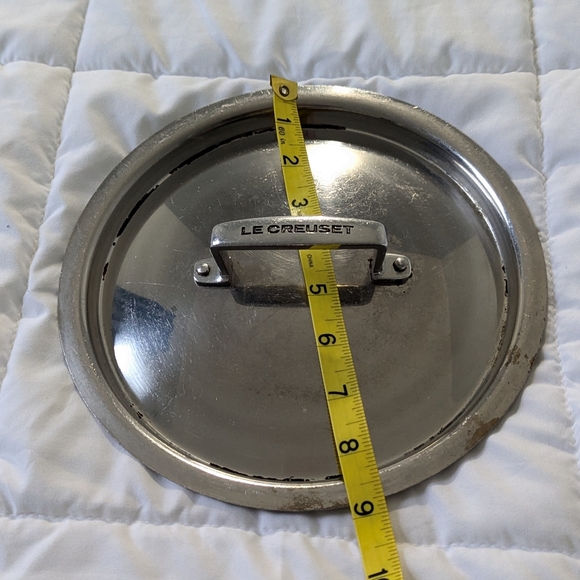 Le Creuset stainless steel 9 inch replacement lid.  GUC. 7.5 inch inside. th - Picture 2 of 7